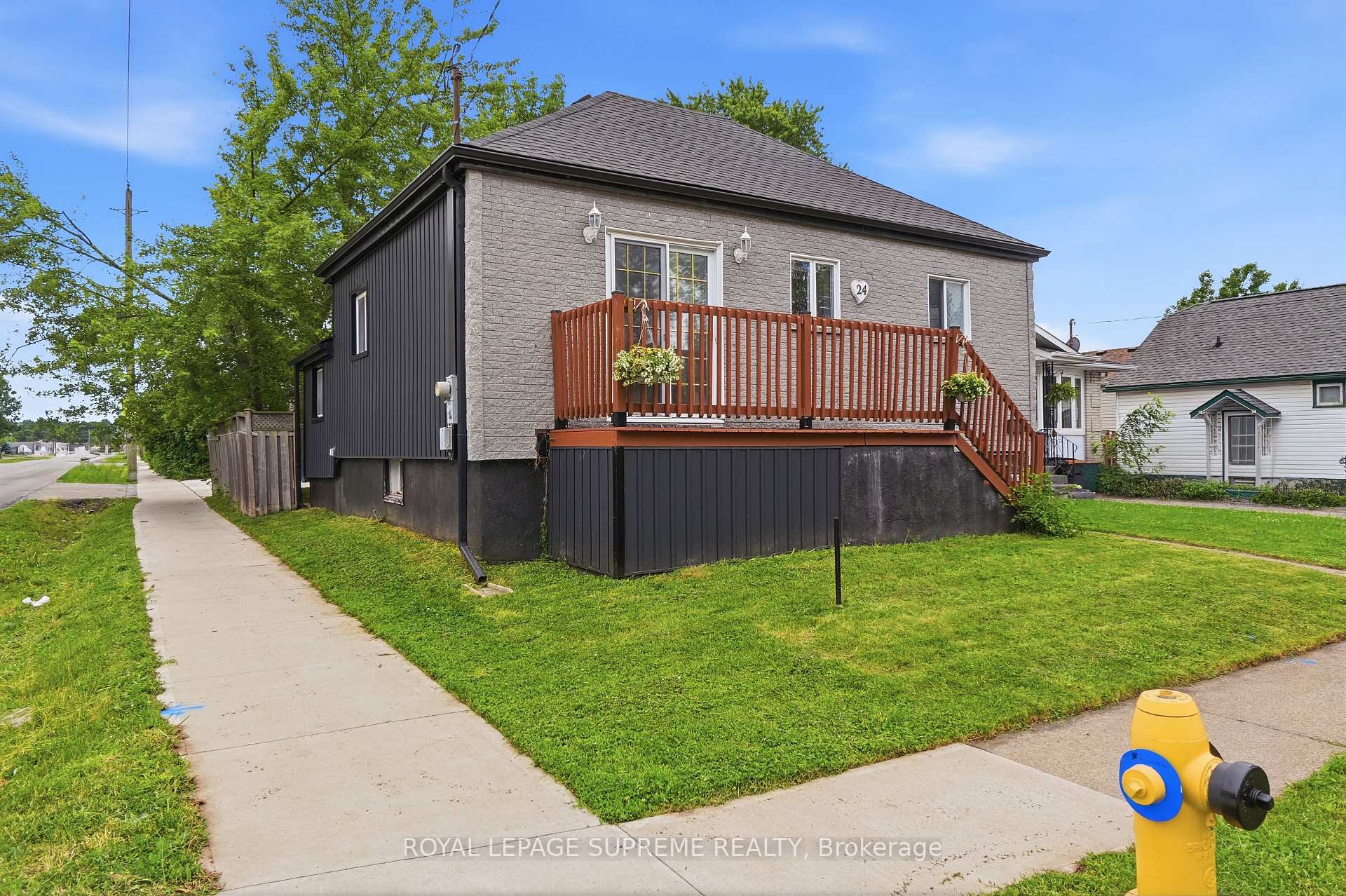 Photo 1 of 24 Alexandra Boulevard, St. Catharines, Secord Woods — HOMEH