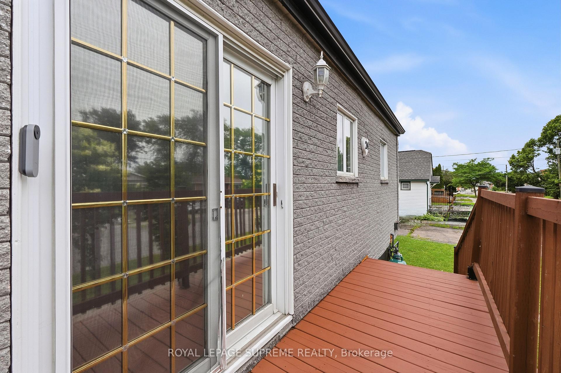 Photo 2 of 24 Alexandra Boulevard, St. Catharines, Secord Woods — HOMEH