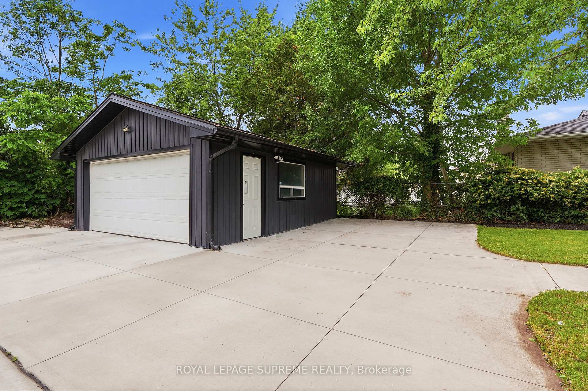 Photo 5 of 24 Alexandra Boulevard, St. Catharines, Secord Woods — HOMEH