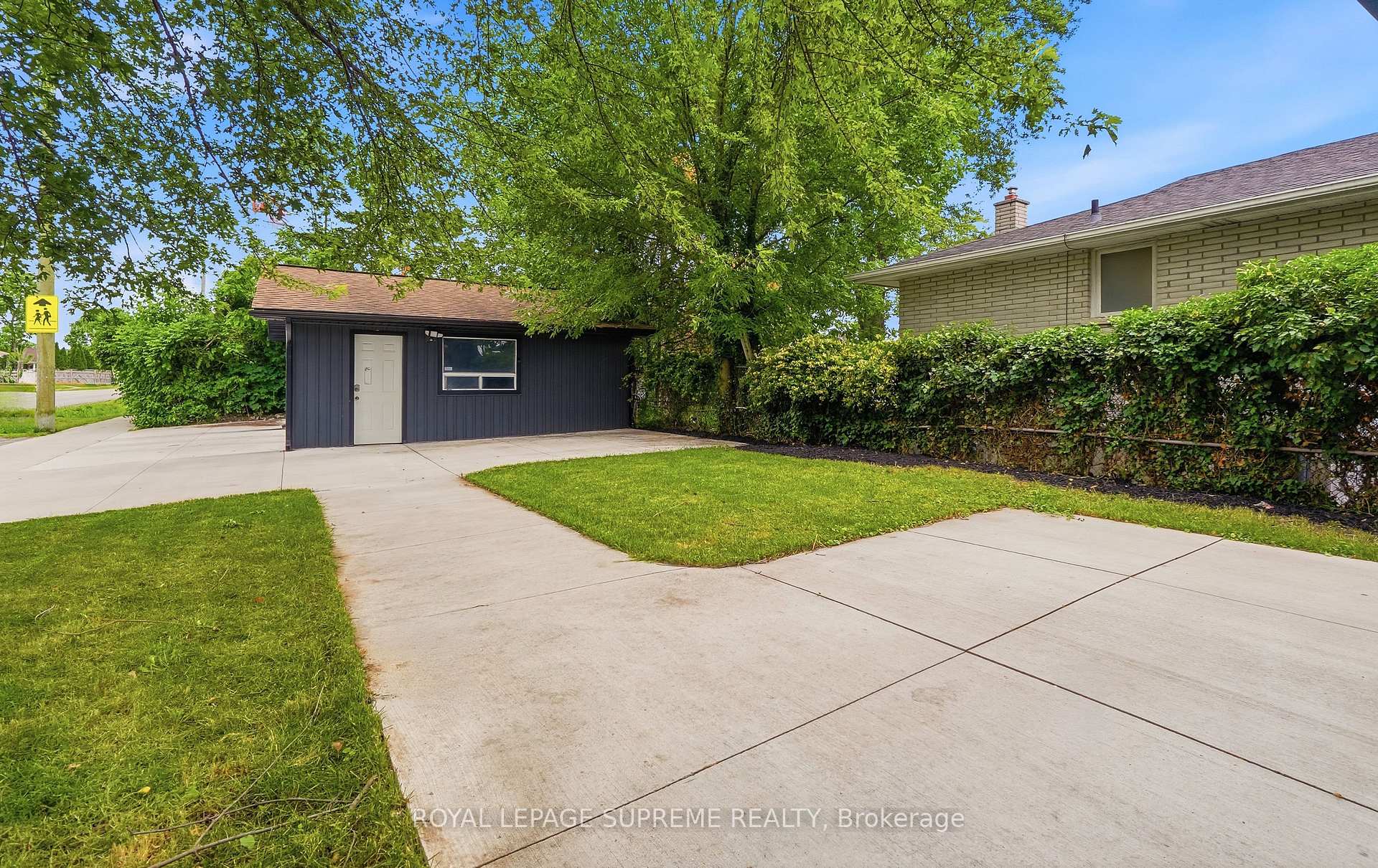 Photo 6 of 24 Alexandra Boulevard, St. Catharines, Secord Woods — HOMEH