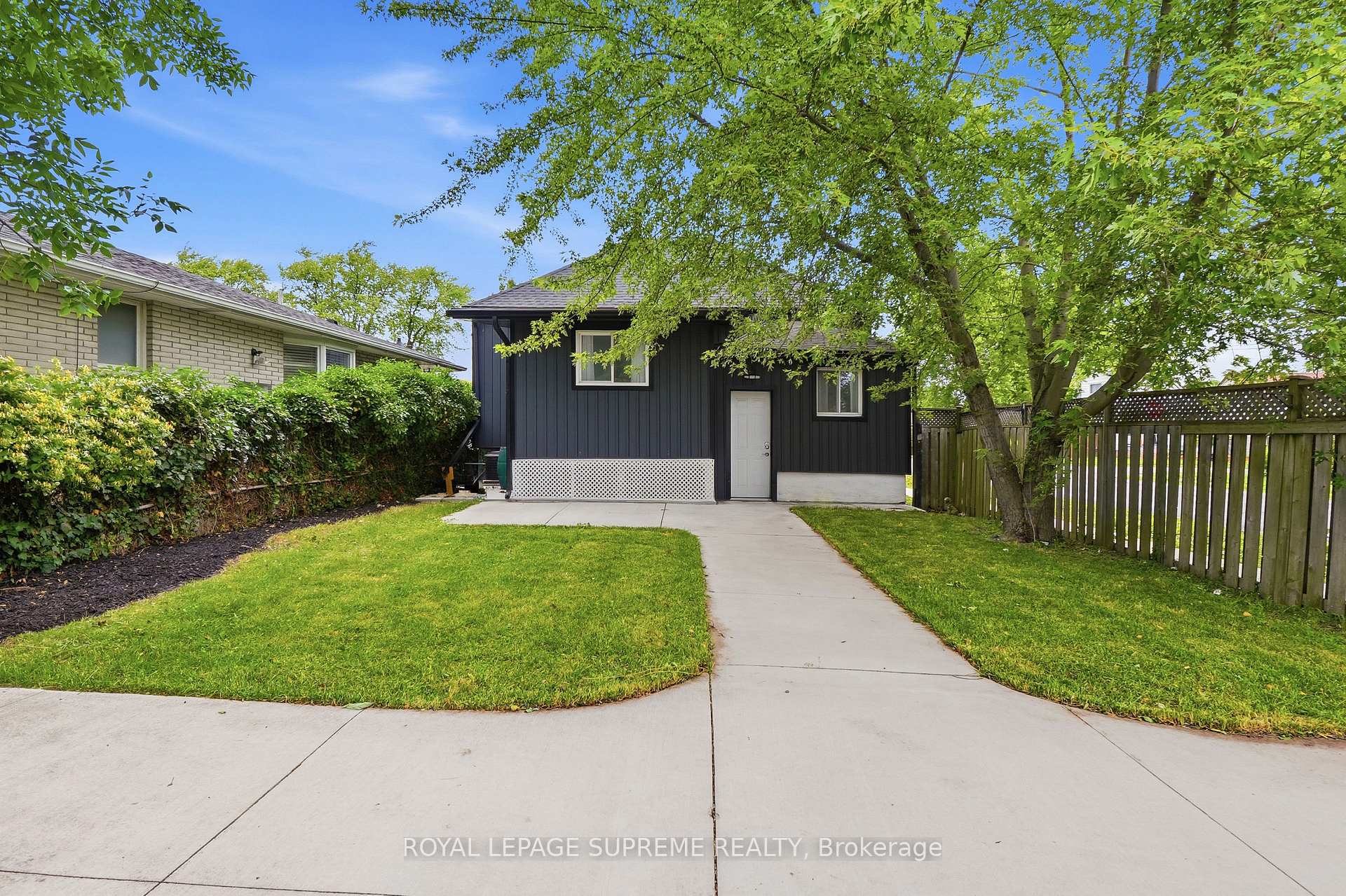 Photo 8 of 24 Alexandra Boulevard, St. Catharines, Secord Woods — HOMEH