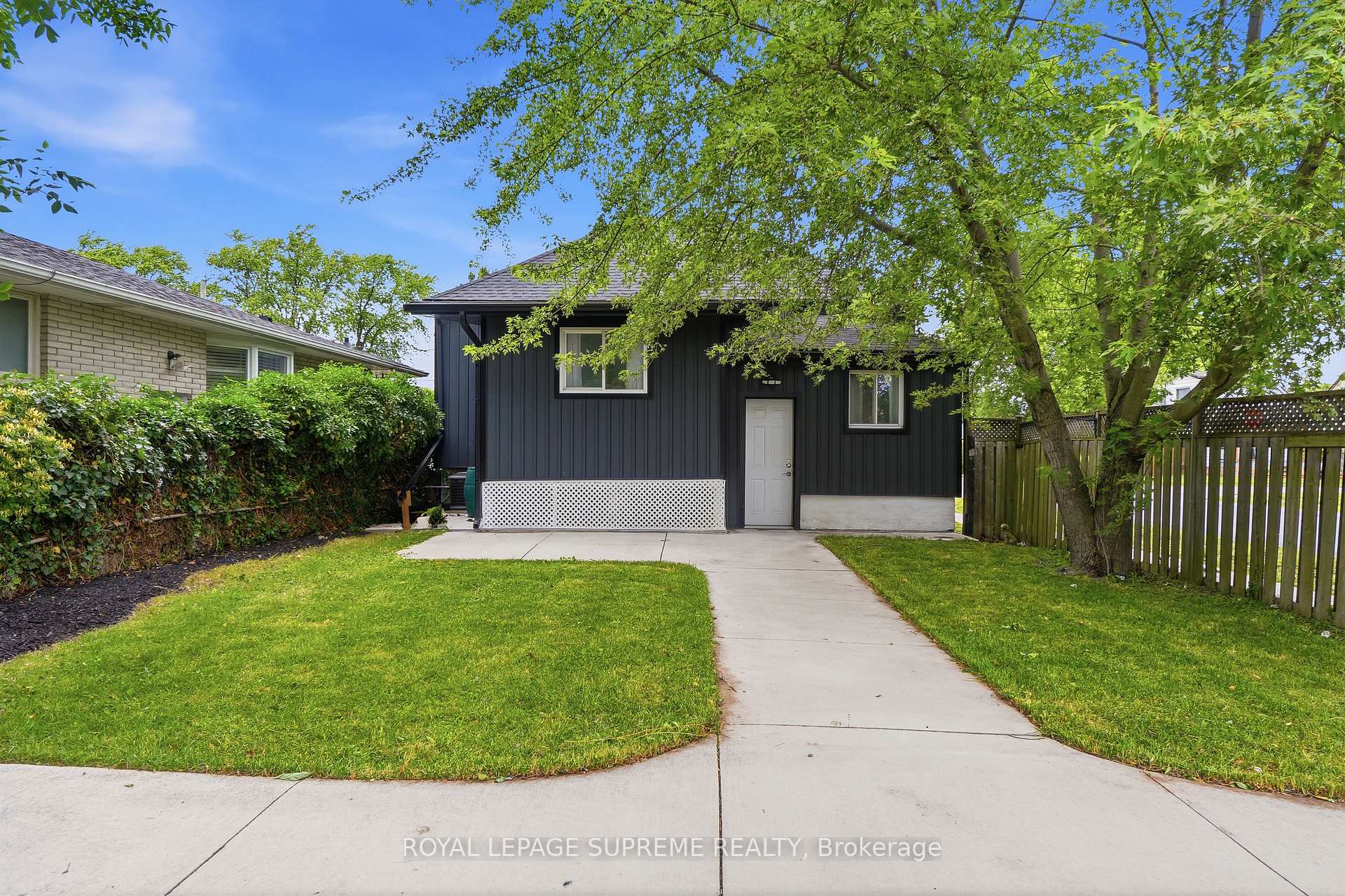 Photo 9 of 24 Alexandra Boulevard, St. Catharines, Secord Woods — HOMEH