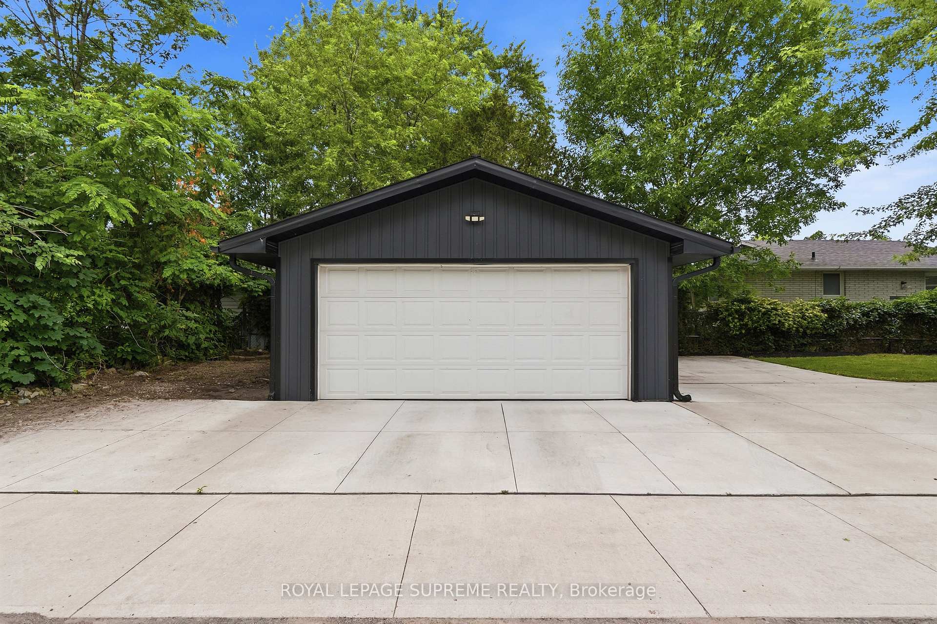 Photo 11 of 24 Alexandra Boulevard, St. Catharines, Secord Woods — HOMEH