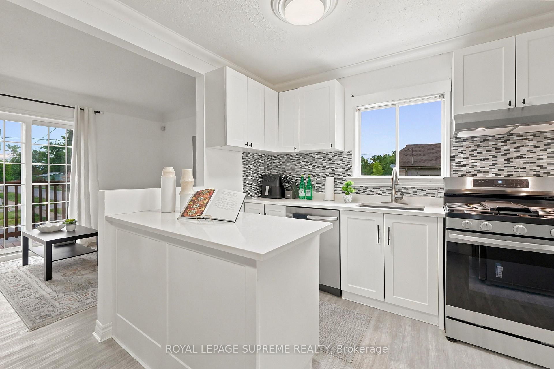 Photo 13 of 24 Alexandra Boulevard, St. Catharines, Secord Woods — HOMEH