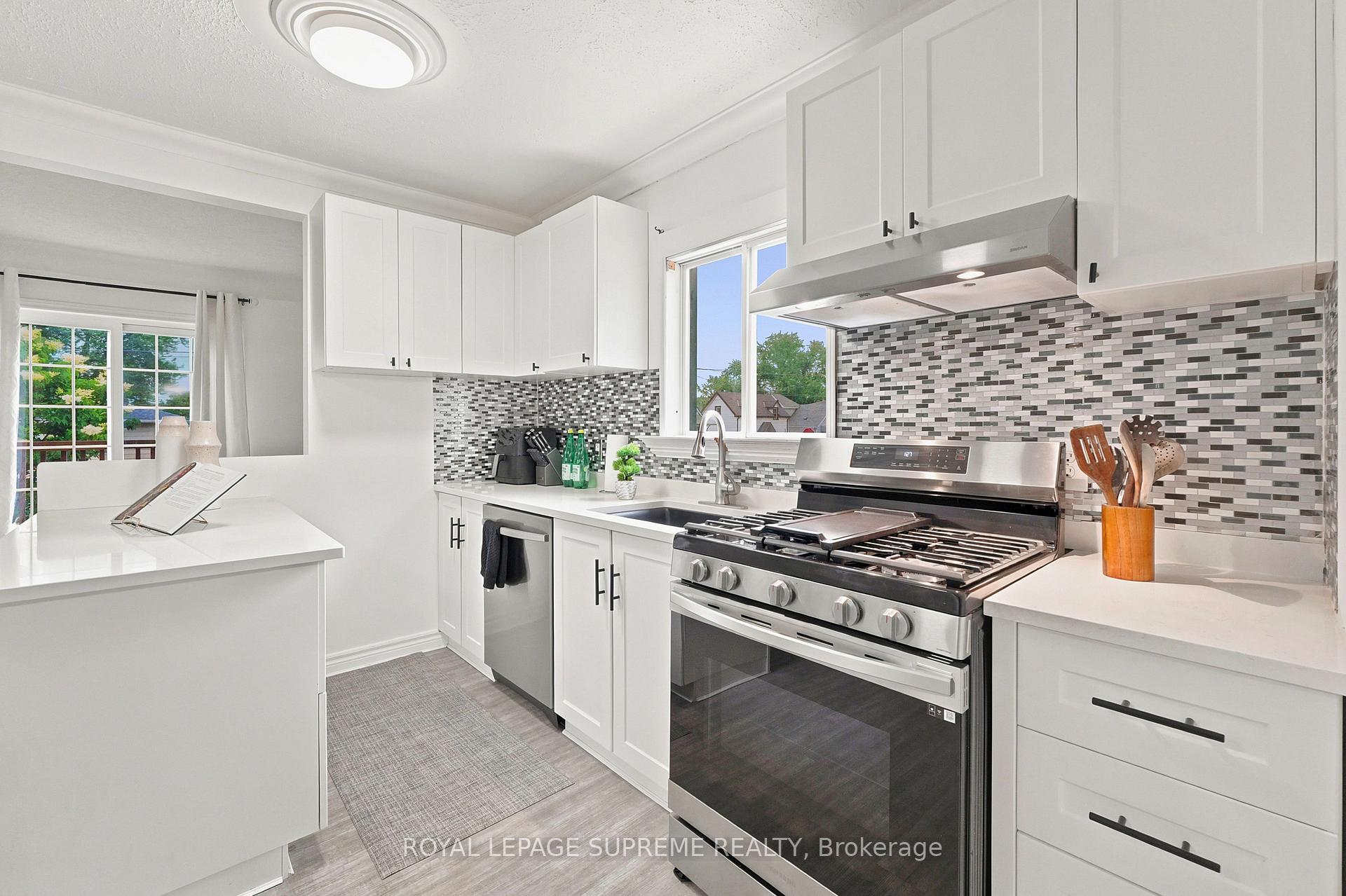 Photo 14 of 24 Alexandra Boulevard, St. Catharines, Secord Woods — HOMEH