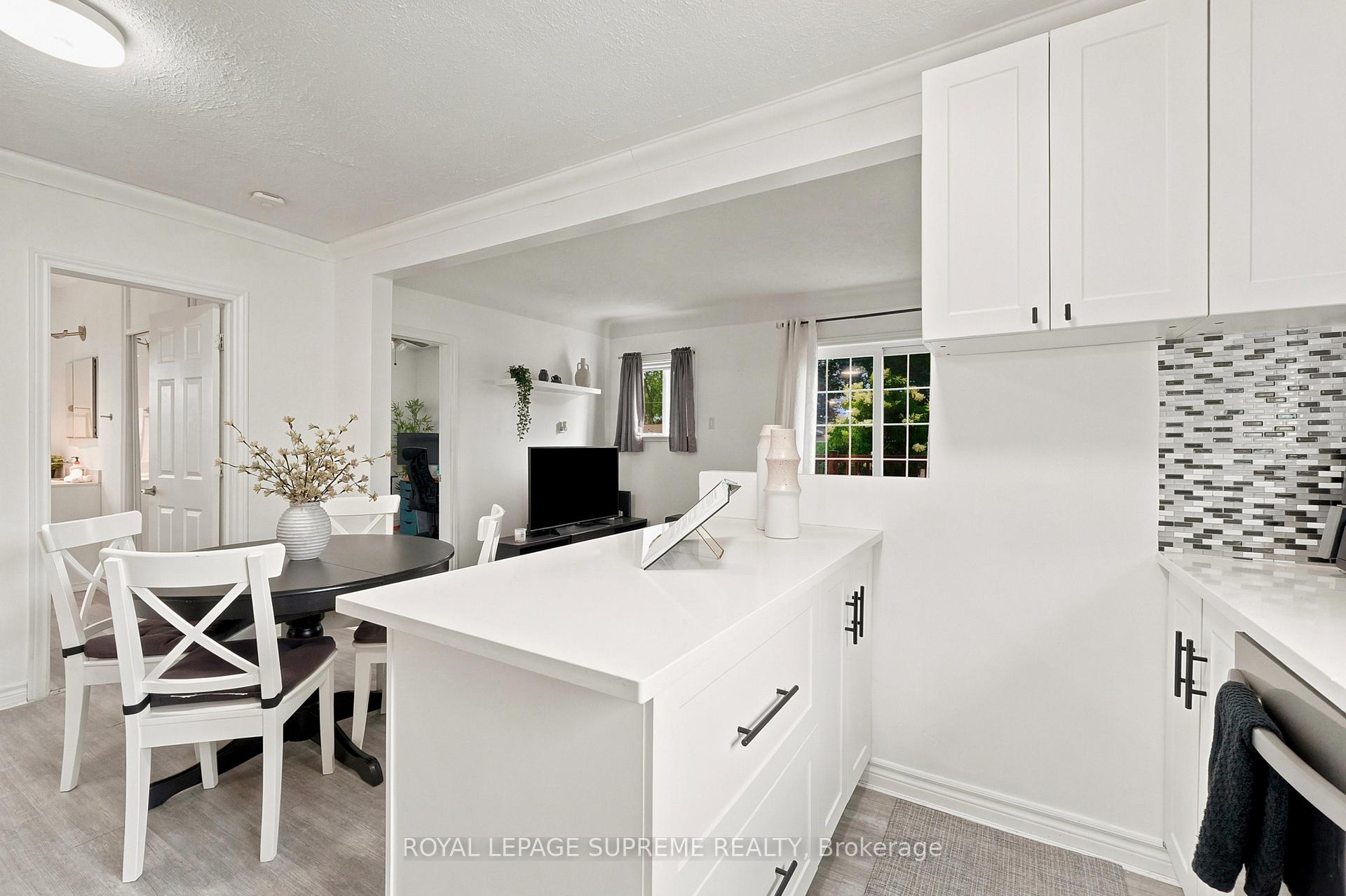 Photo 15 of 24 Alexandra Boulevard, St. Catharines, Secord Woods — HOMEH