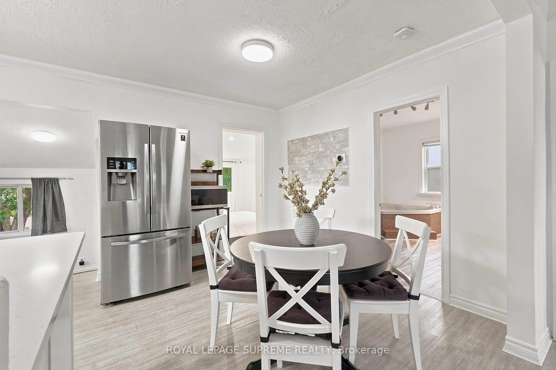 Photo 17 of 24 Alexandra Boulevard, St. Catharines, Secord Woods — HOMEH