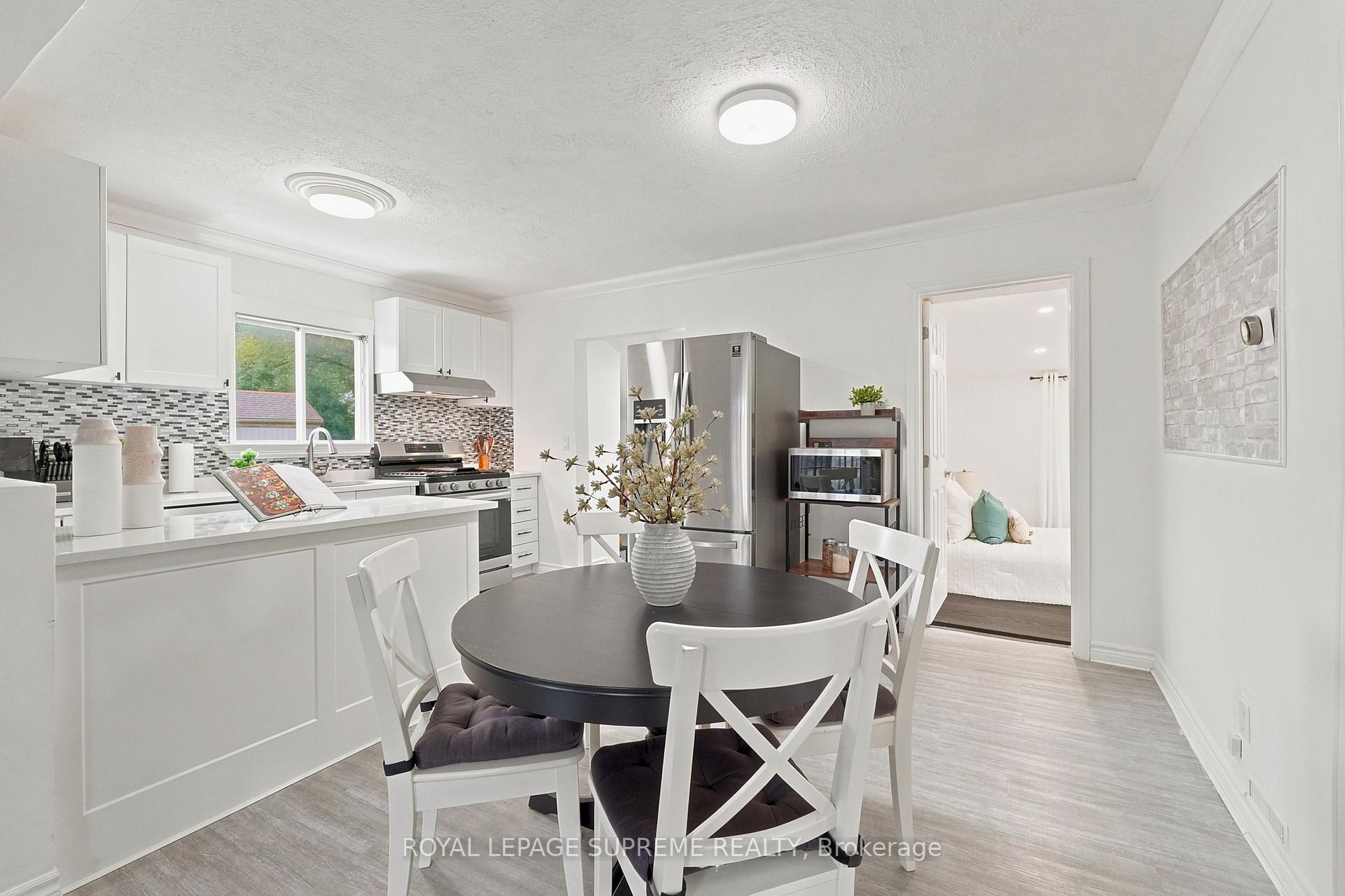 Photo 18 of 24 Alexandra Boulevard, St. Catharines, Secord Woods — HOMEH