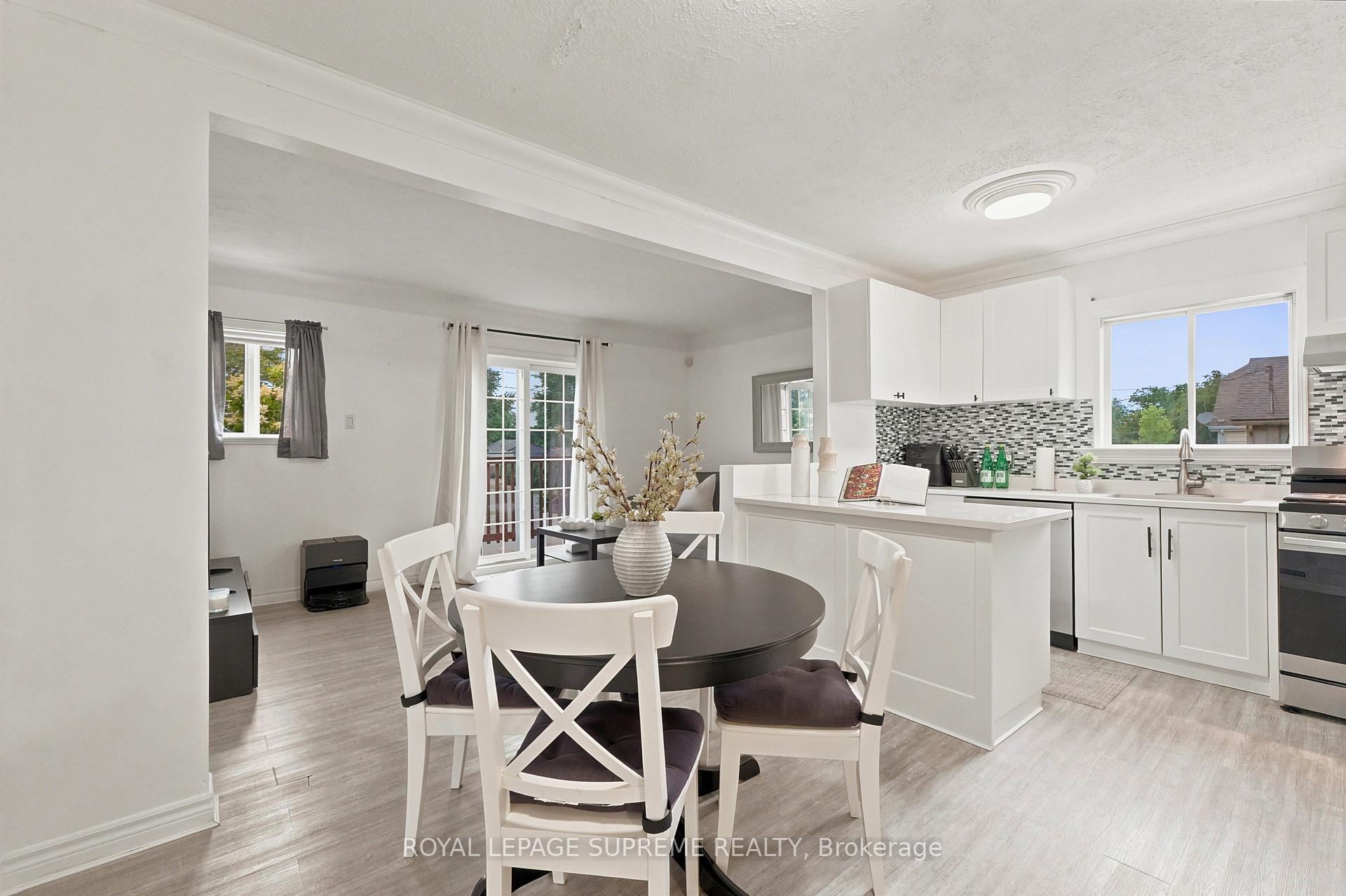 Photo 19 of 24 Alexandra Boulevard, St. Catharines, Secord Woods — HOMEH