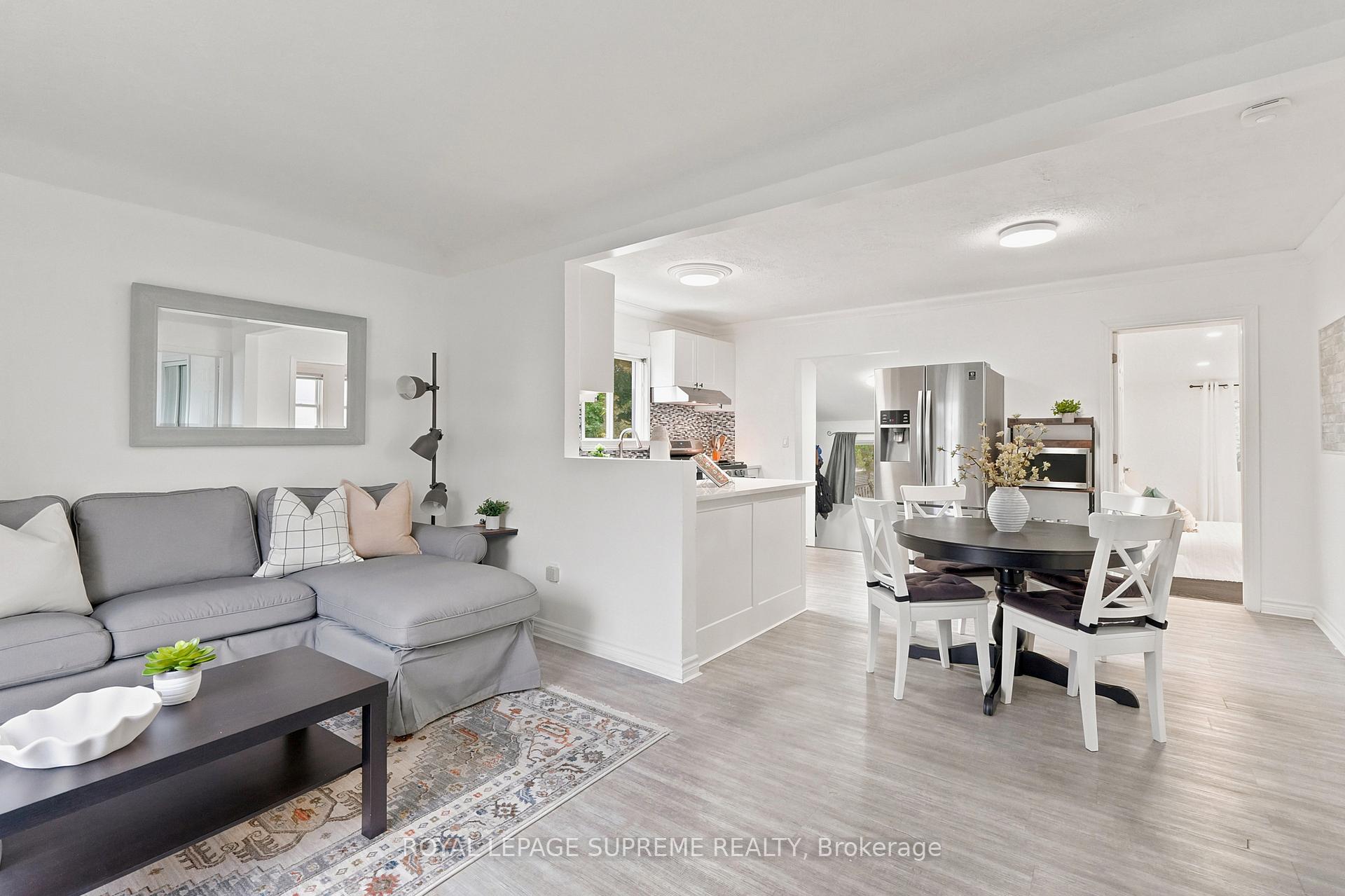 Photo 20 of 24 Alexandra Boulevard, St. Catharines, Secord Woods — HOMEH