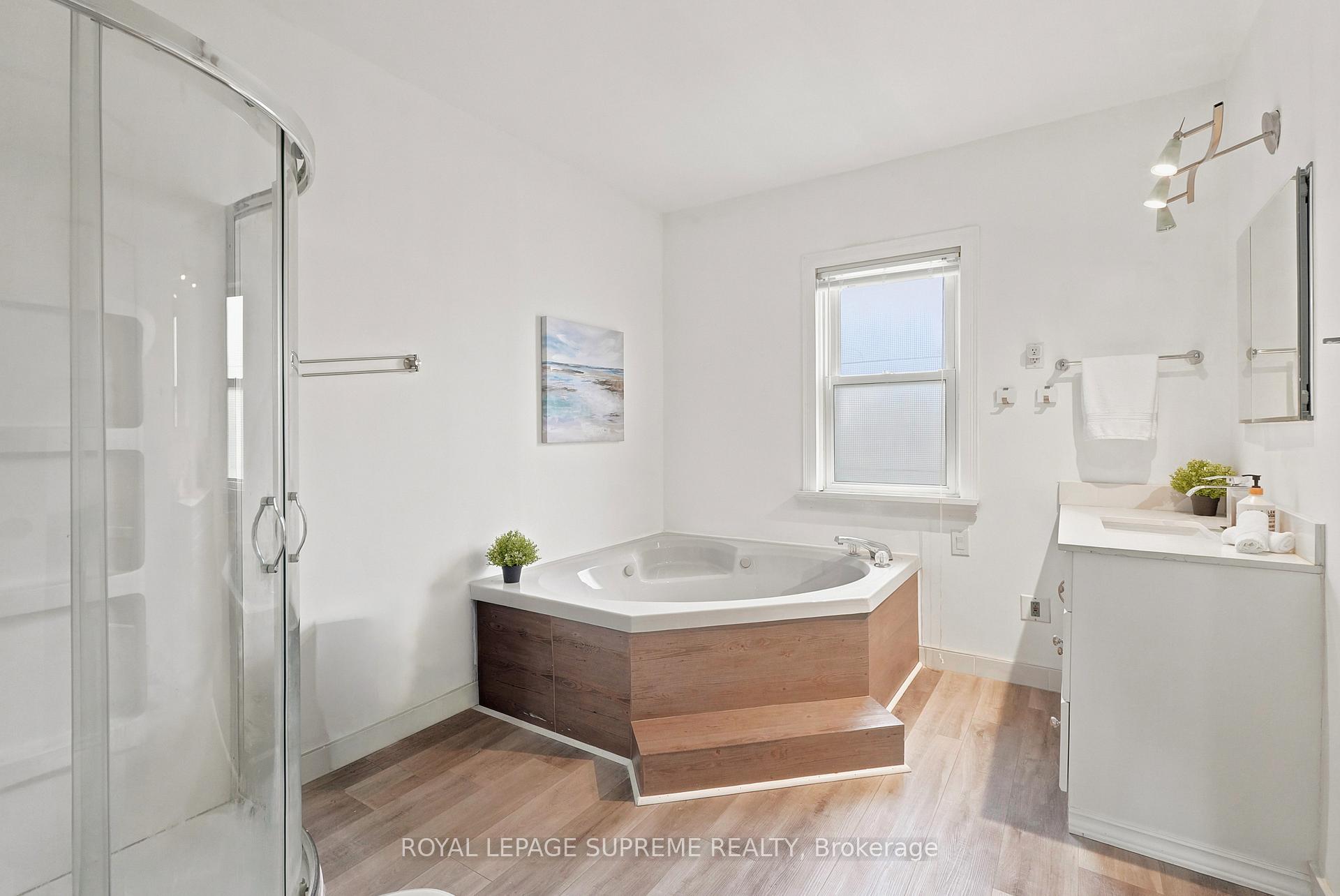 Photo 33 of 24 Alexandra Boulevard, St. Catharines, Secord Woods — HOMEH