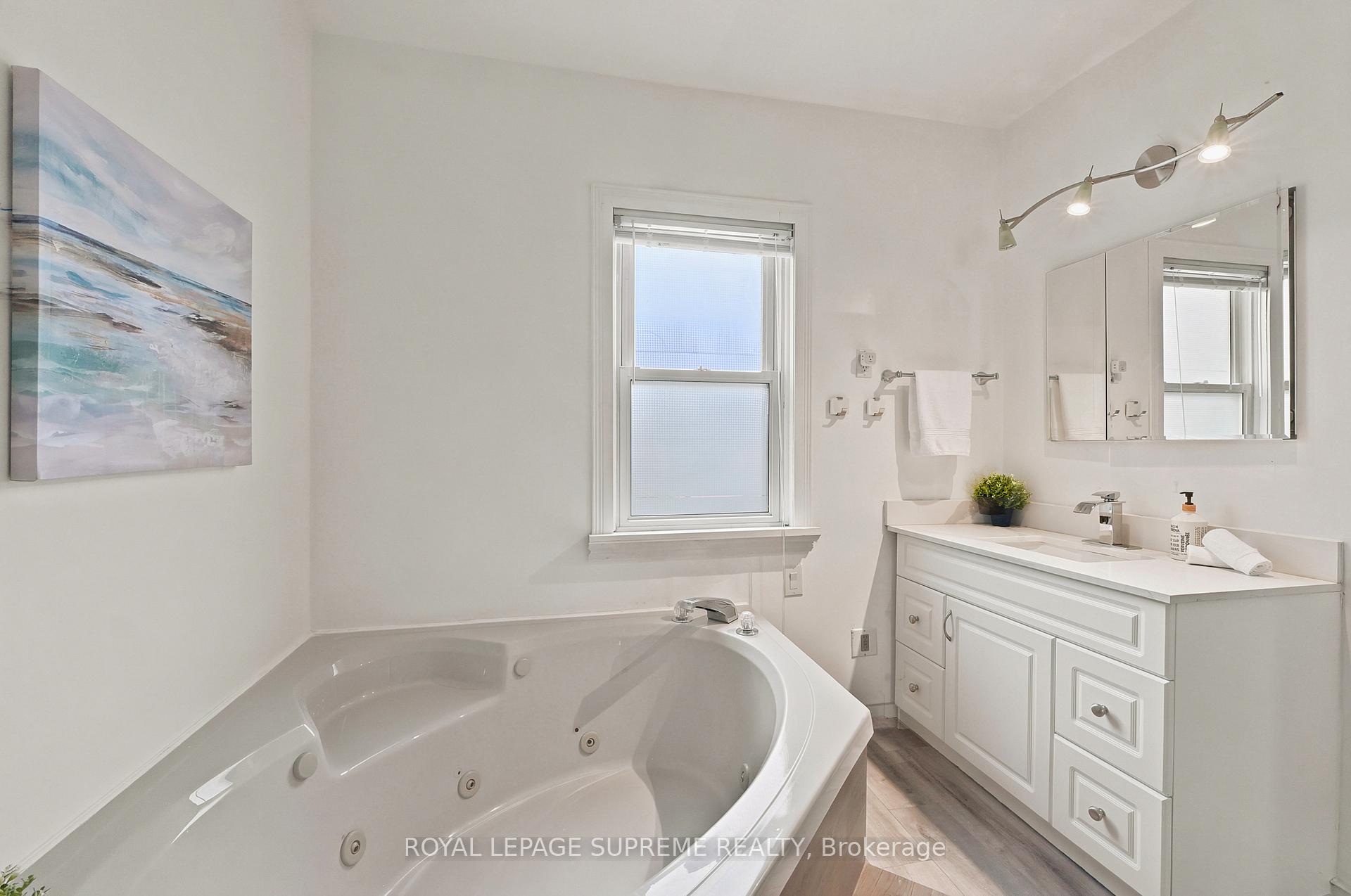 Photo 35 of 24 Alexandra Boulevard, St. Catharines, Secord Woods — HOMEH