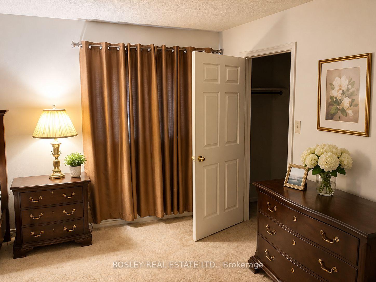 Photo 11 of 1606 Heritage Way, Oakville, Glen Abbey — HOMEH