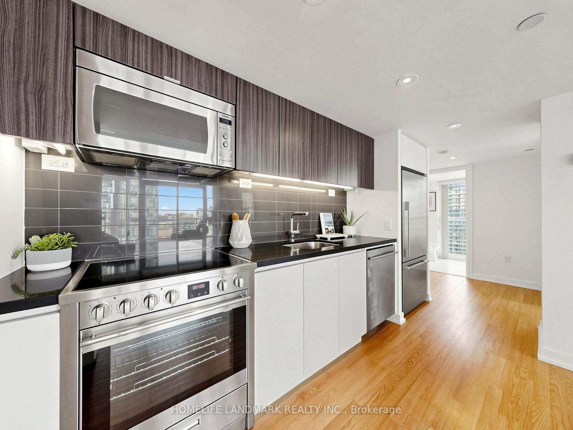 Photo 3 of Unit 2215, 75 Queens Wharf Road, Toronto, Waterfront Communities — HOMEH