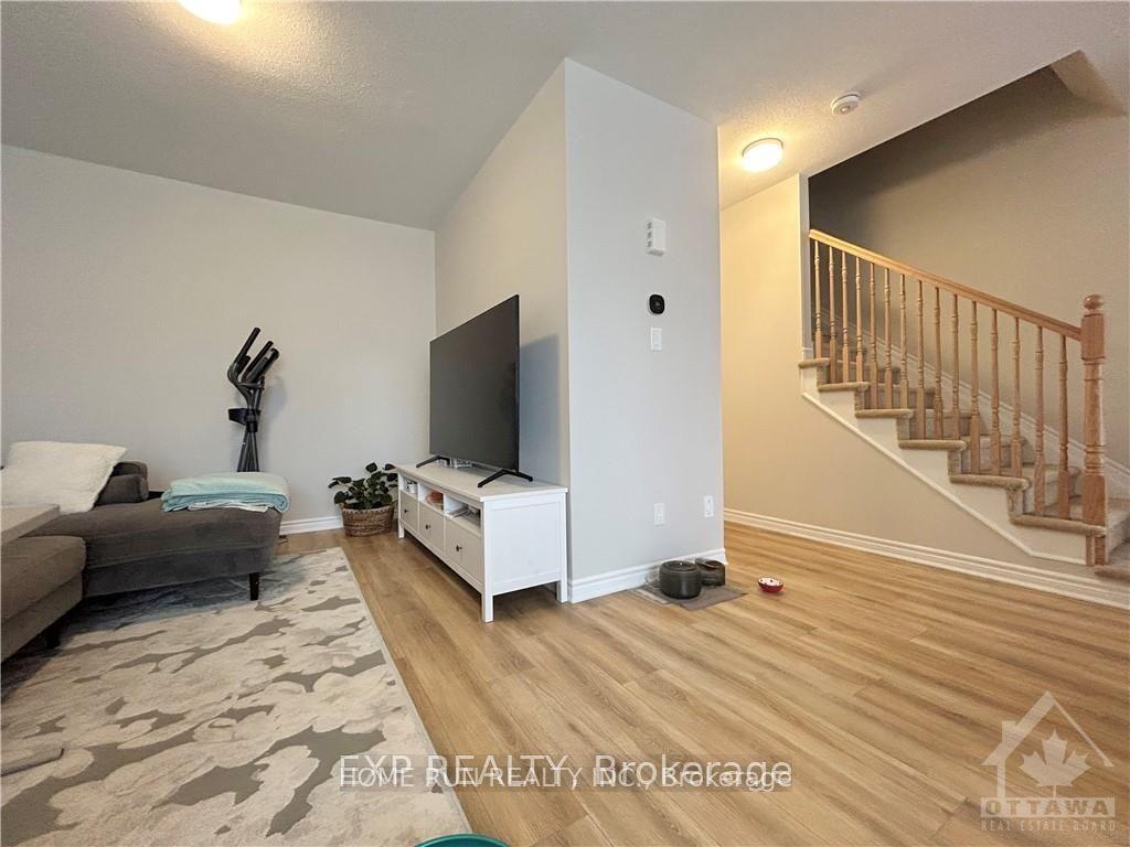 Photo 5 of 229 Atima Circle, Ottawa, Barrhaven - Half Moon Bay — HOMEH