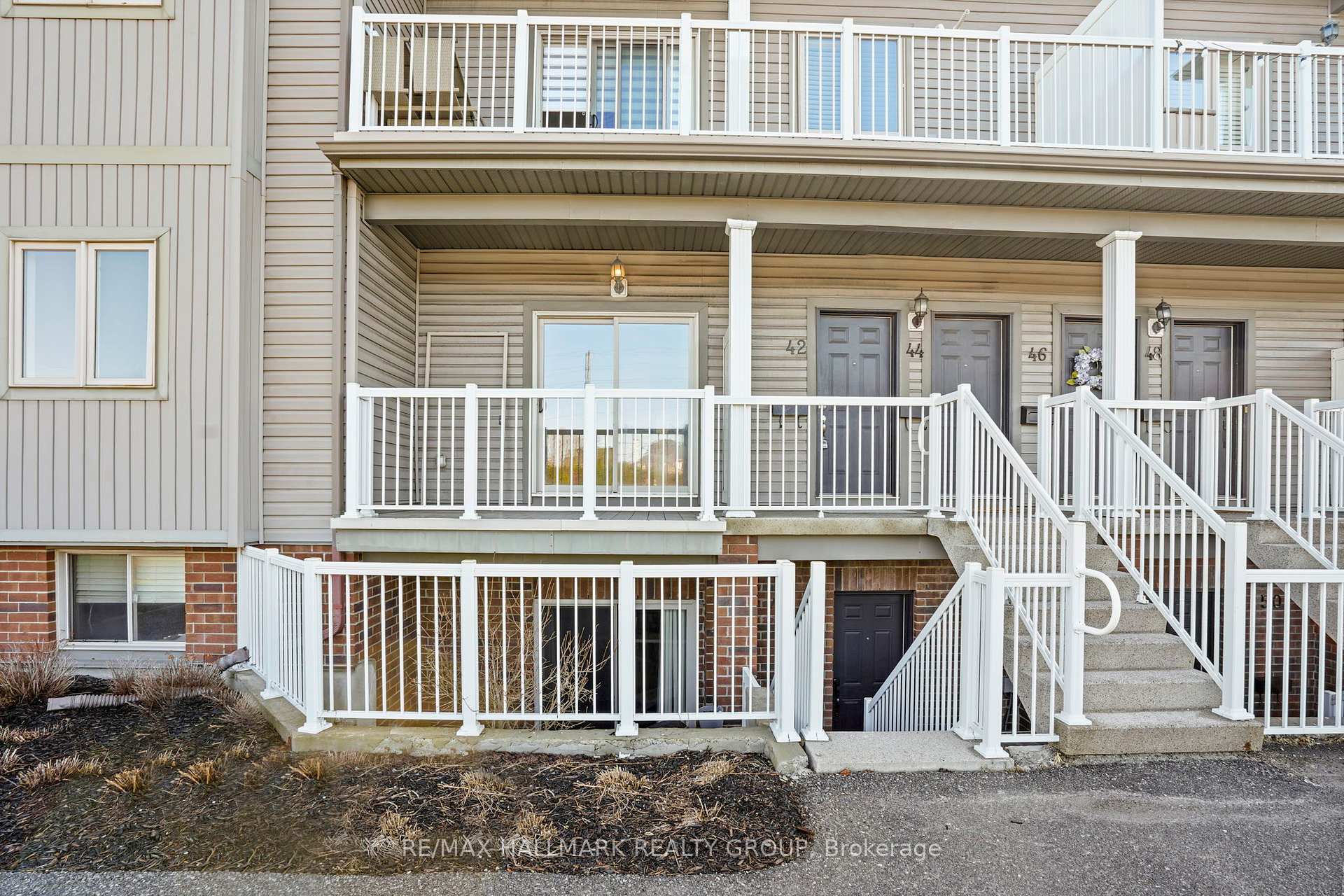 Photo 2 of 42 Sternes Private, Ottawa, Springridge/East Village — HOMEH