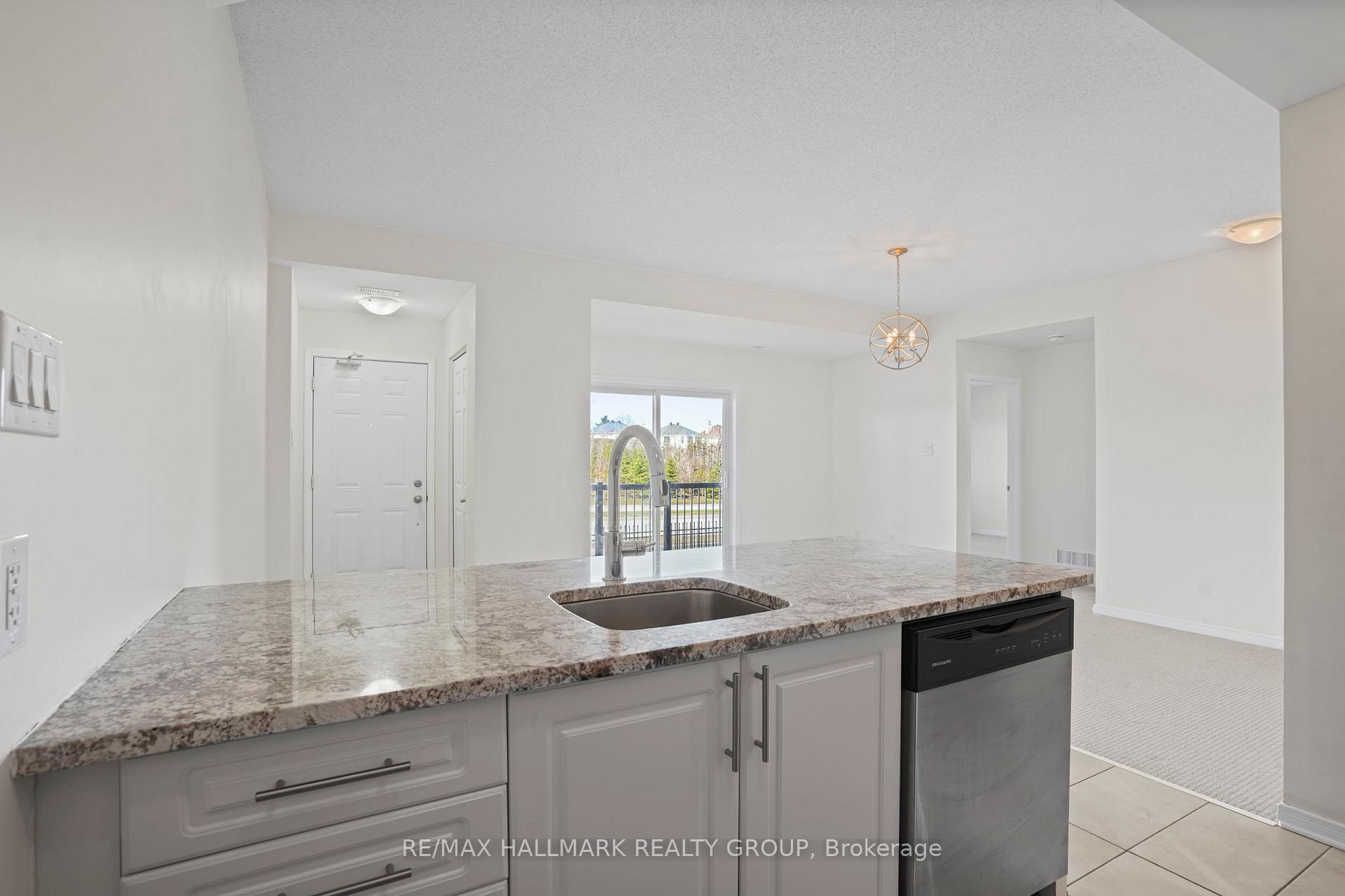 Photo 10 of 42 Sternes Private, Ottawa, Springridge/East Village — HOMEH
