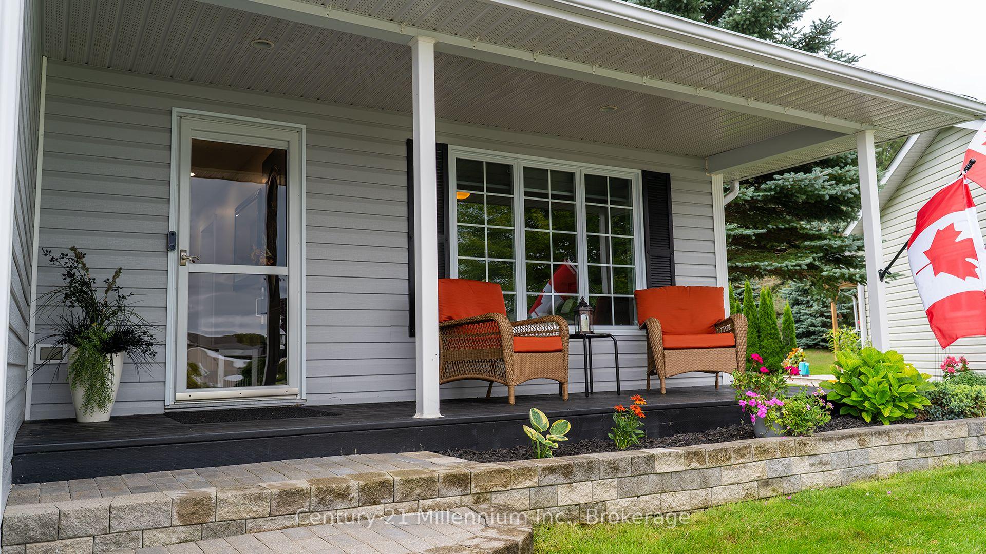 Photo 2 of 12 Illinois Crescent, Wasaga Beach — HOMEH