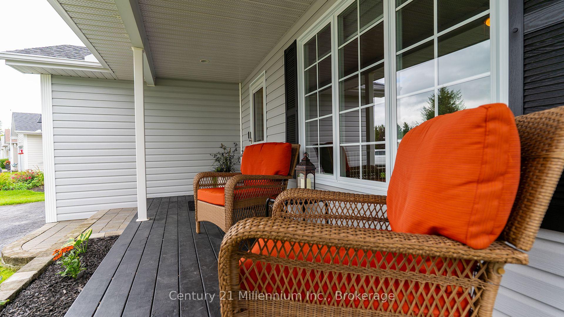 Photo 4 of 12 Illinois Crescent, Wasaga Beach — HOMEH