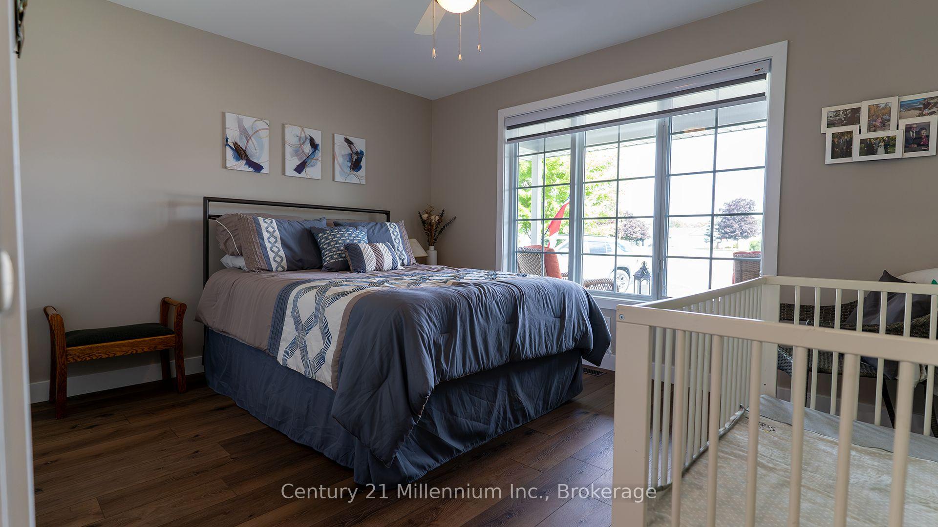 Photo 7 of 12 Illinois Crescent, Wasaga Beach — HOMEH