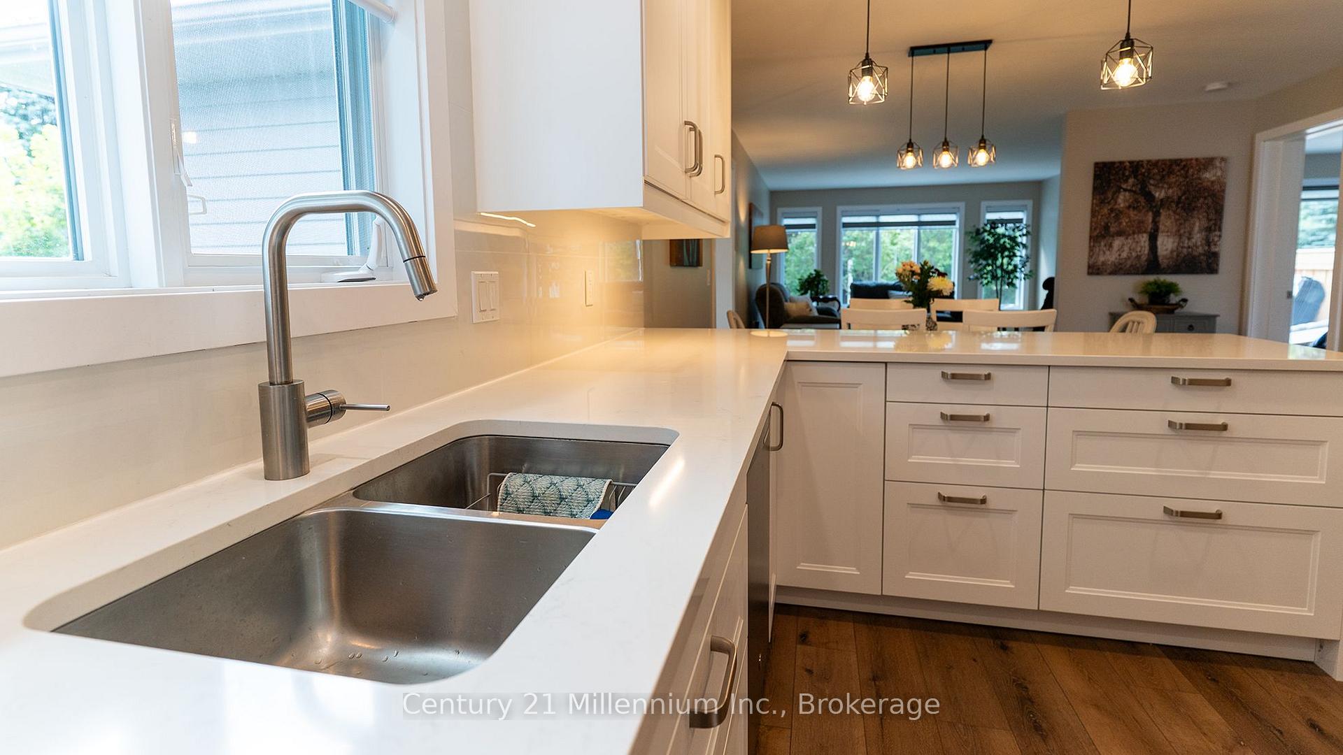 Photo 9 of 12 Illinois Crescent, Wasaga Beach — HOMEH