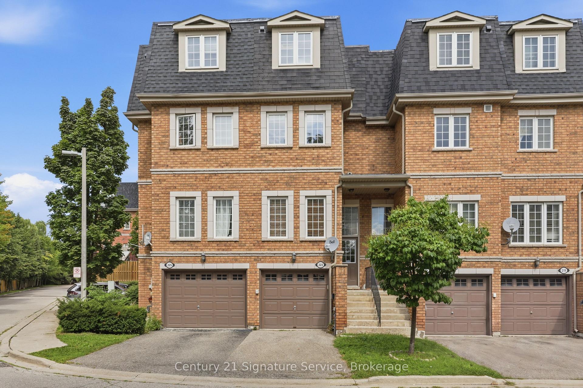 Front of Unit 223, 435 Hensall Circle