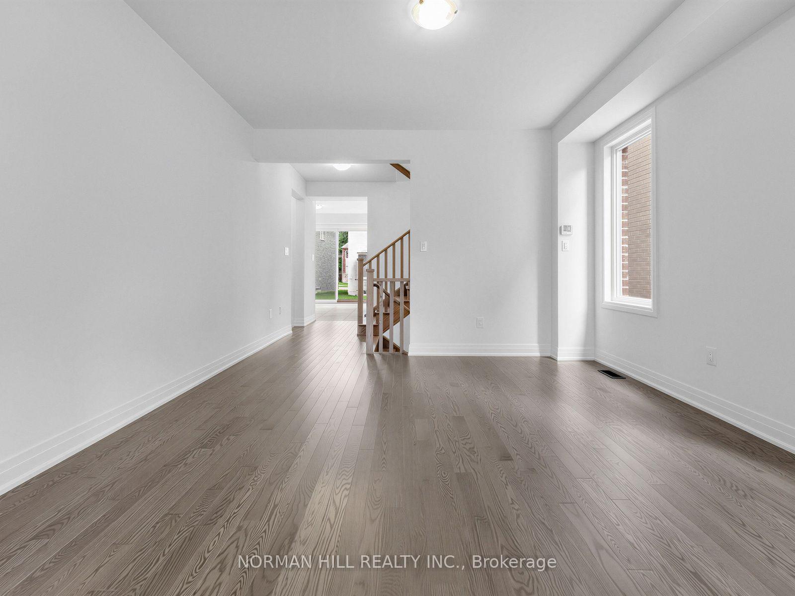 Photo 4 of 19 Lilestone Drive, Brampton, Credit Valley — HOMEH