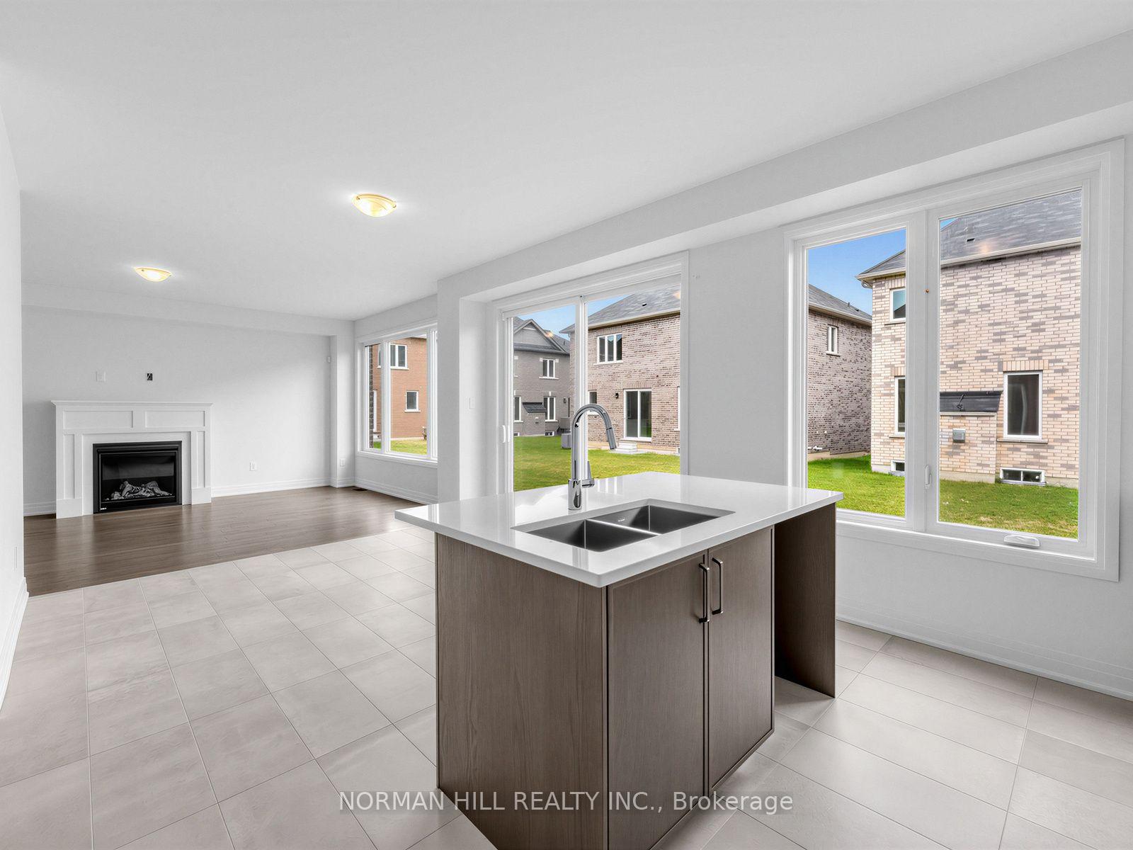 Photo 10 of 19 Lilestone Drive, Brampton, Credit Valley — HOMEH