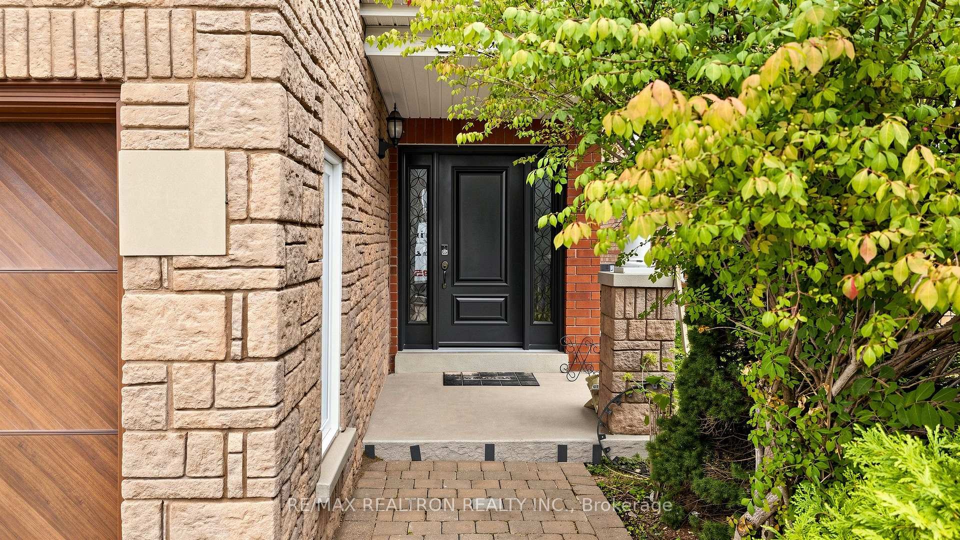 Photo 2 of 22 Belvia Drive, Vaughan, Patterson — HOMEH