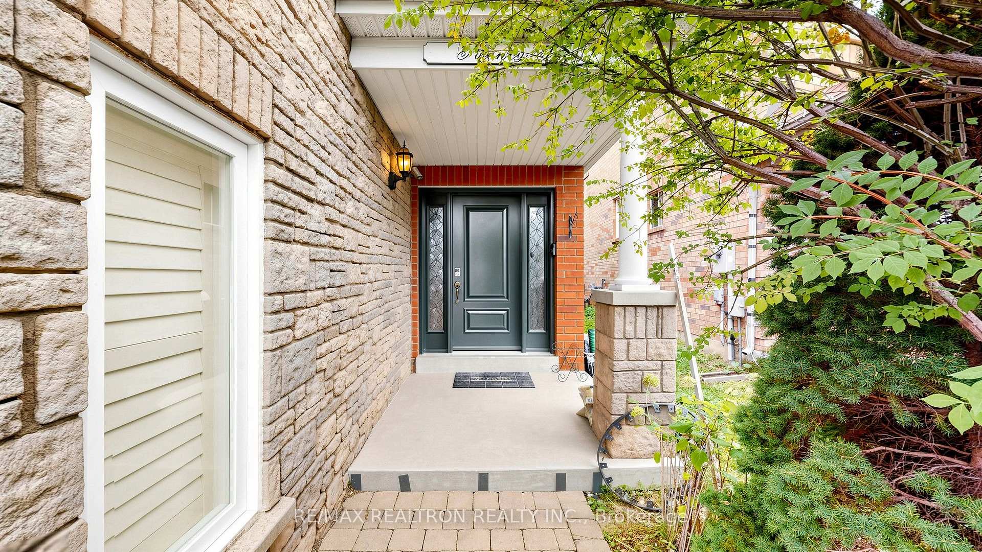 Photo 3 of 22 Belvia Drive, Vaughan, Patterson — HOMEH