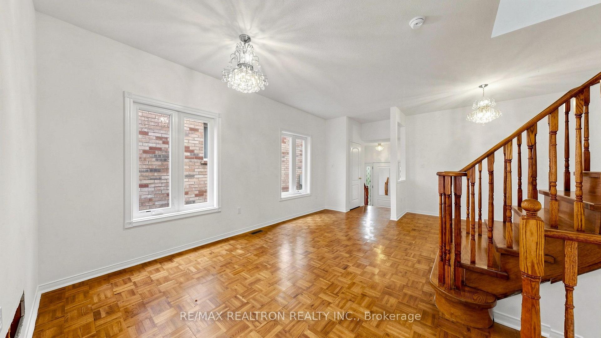 Photo 4 of 22 Belvia Drive, Vaughan, Patterson — HOMEH