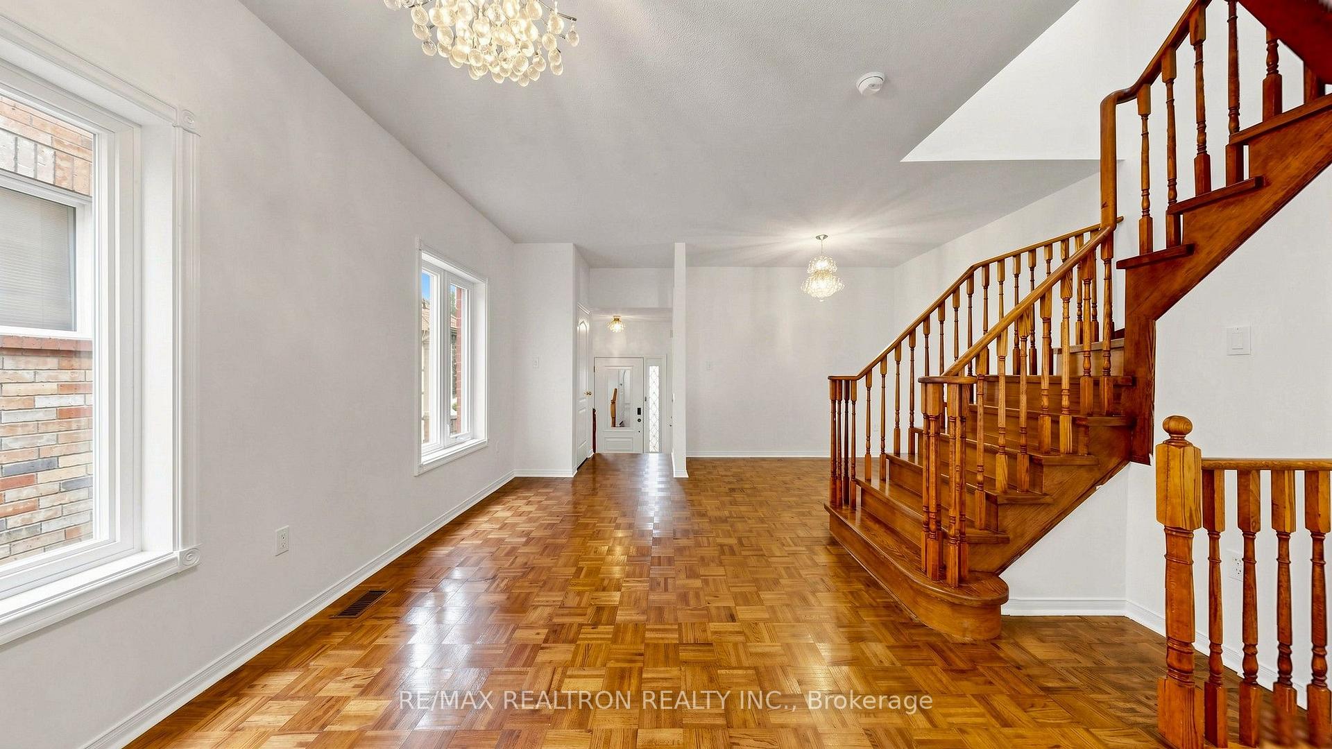 Photo 5 of 22 Belvia Drive, Vaughan, Patterson — HOMEH