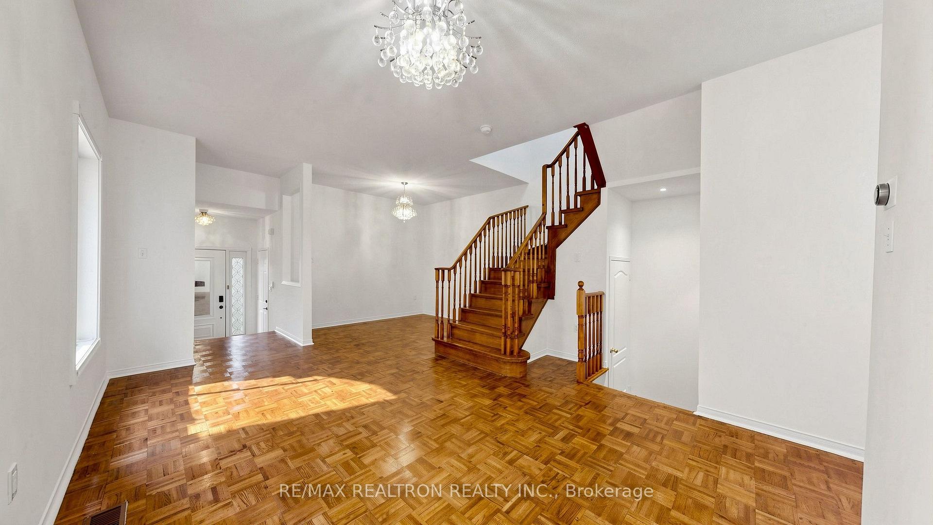 Photo 6 of 22 Belvia Drive, Vaughan, Patterson — HOMEH
