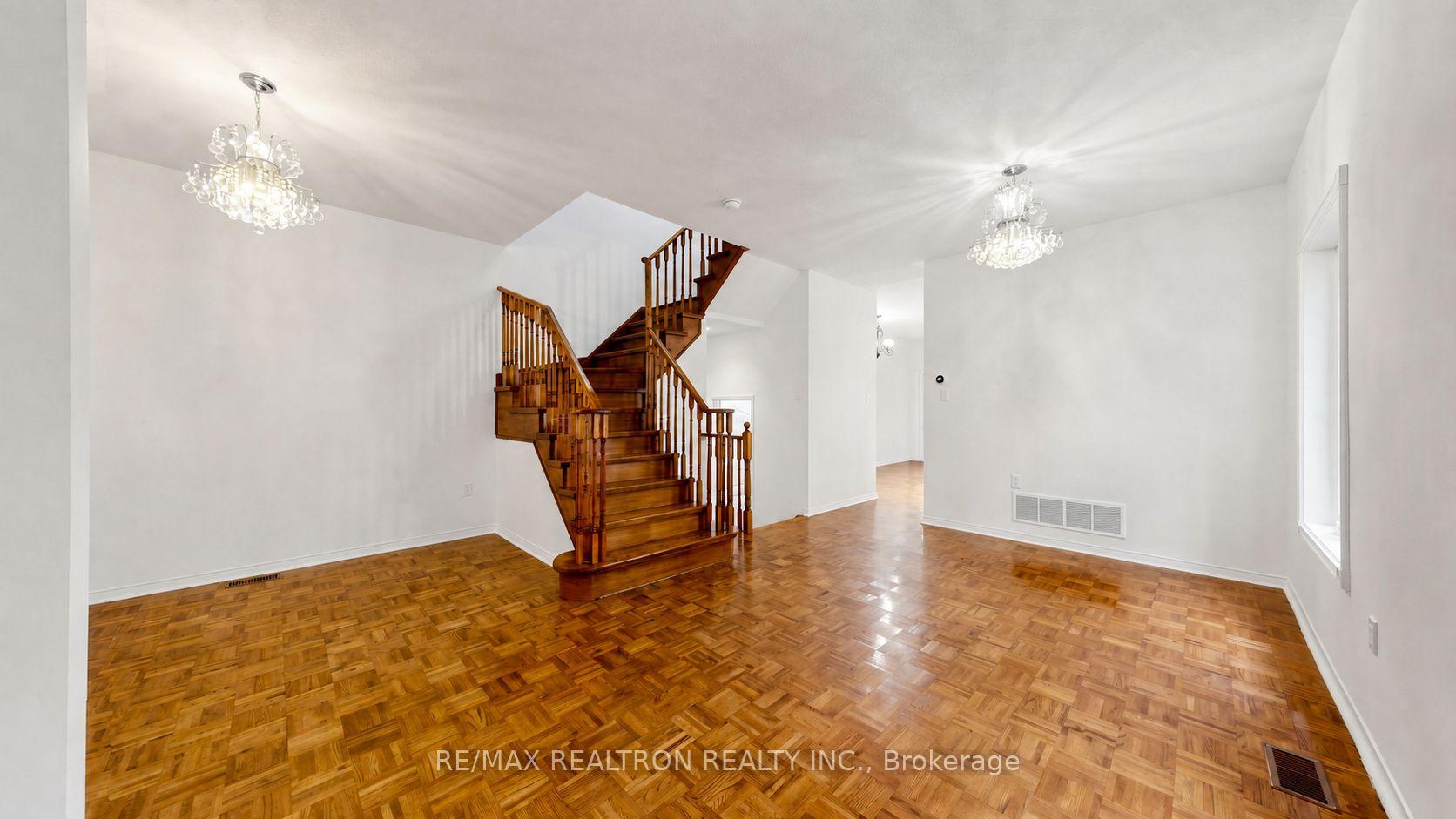 Photo 7 of 22 Belvia Drive, Vaughan, Patterson — HOMEH