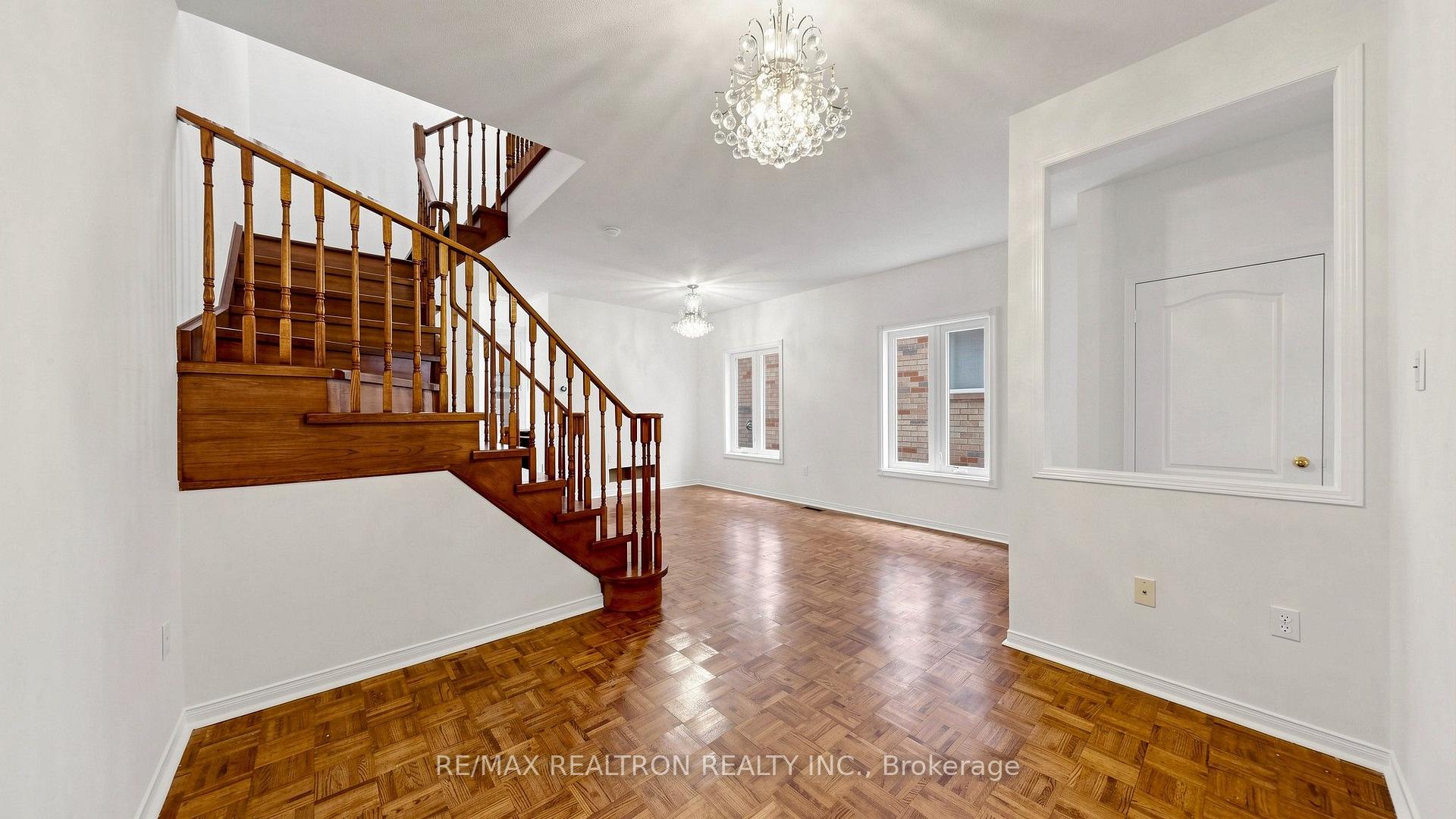 Photo 10 of 22 Belvia Drive, Vaughan, Patterson — HOMEH