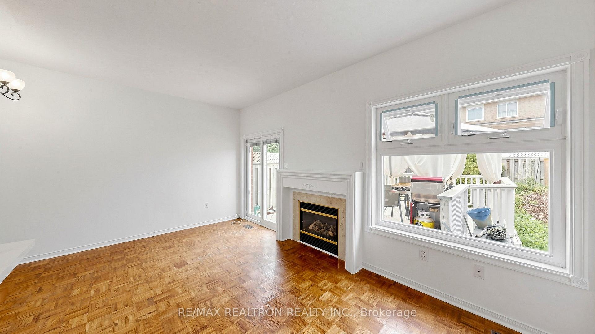 Photo 14 of 22 Belvia Drive, Vaughan, Patterson — HOMEH