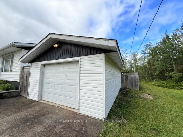Photo 4 of 32 Winnipeg Street, Kapuskasing — HOMEH
