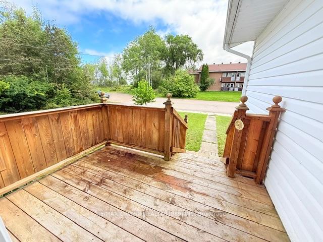 Photo 6 of 32 Winnipeg Street, Kapuskasing — HOMEH