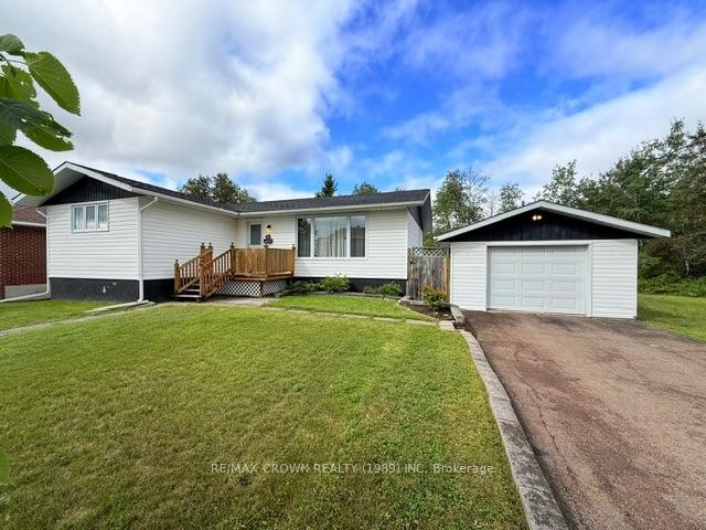 Photo 7 of 32 Winnipeg Street, Kapuskasing — HOMEH