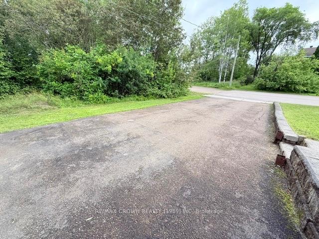 Photo 9 of 32 Winnipeg Street, Kapuskasing — HOMEH