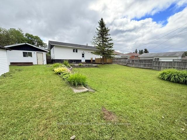 Photo 10 of 32 Winnipeg Street, Kapuskasing — HOMEH