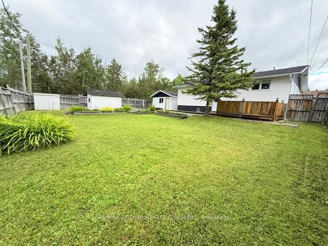 Photo 11 of 32 Winnipeg Street, Kapuskasing — HOMEH