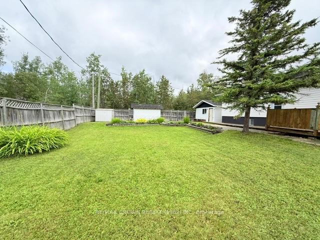 Photo 12 of 32 Winnipeg Street, Kapuskasing — HOMEH