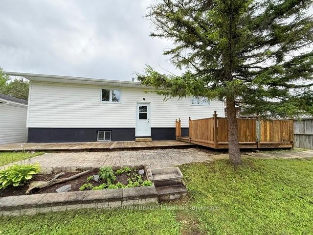 Photo 14 of 32 Winnipeg Street, Kapuskasing — HOMEH