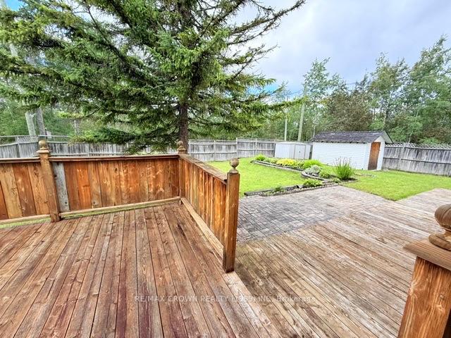 Photo 16 of 32 Winnipeg Street, Kapuskasing — HOMEH