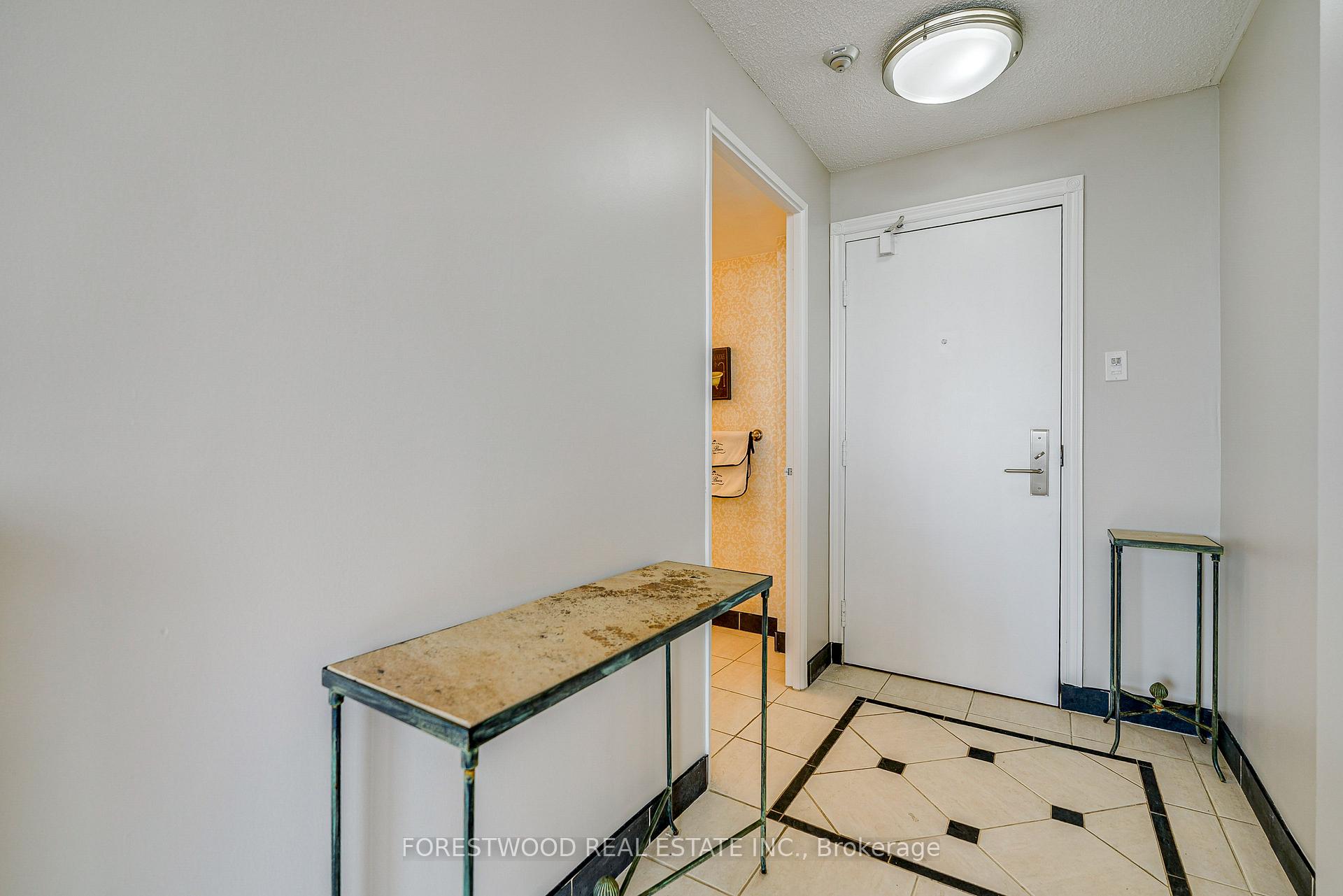 Photo 4 of Unit UPH4, 25 Fairview Road, Mississauga, Fairview — HOMEH