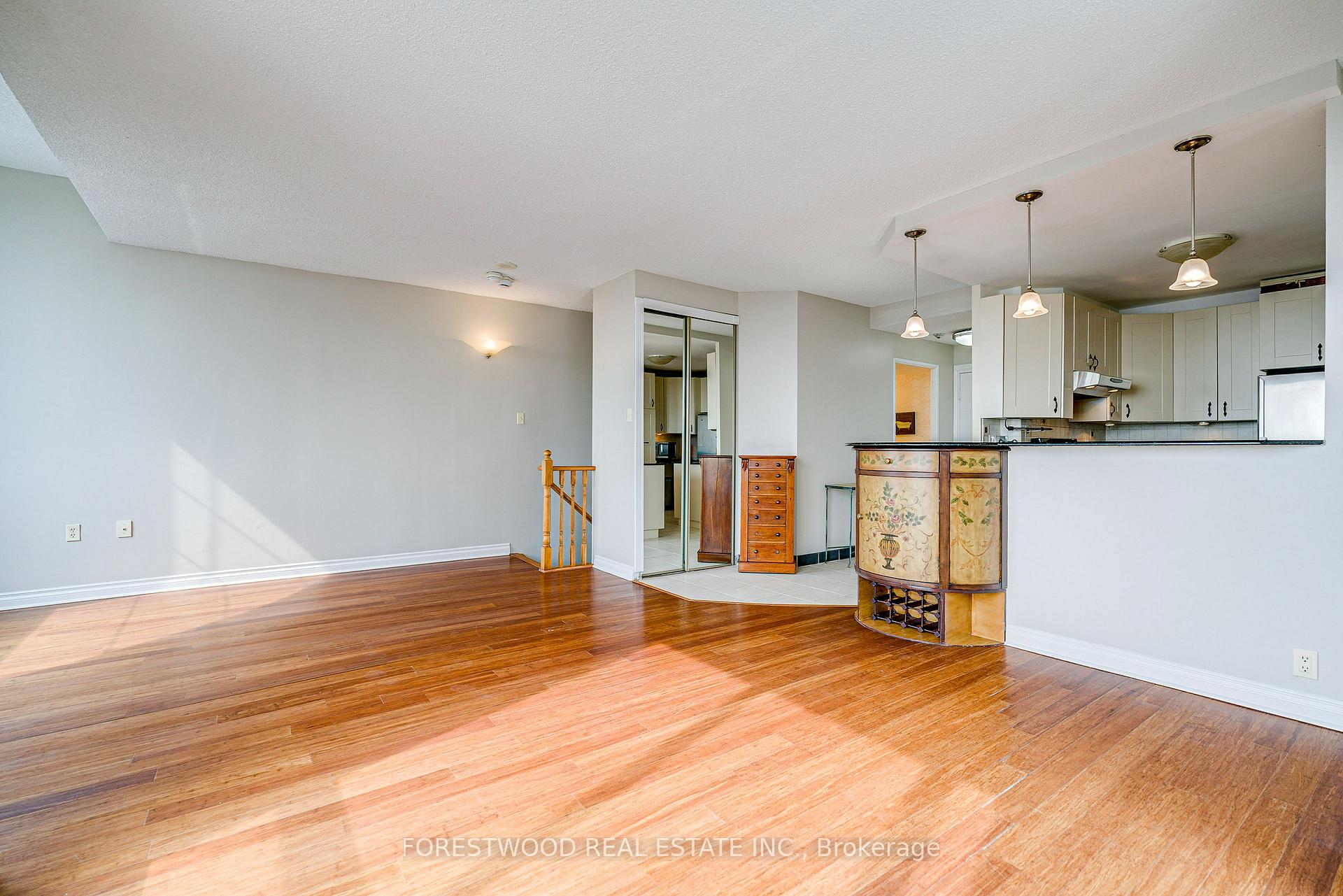 Photo 7 of Unit UPH4, 25 Fairview Road, Mississauga, Fairview — HOMEH