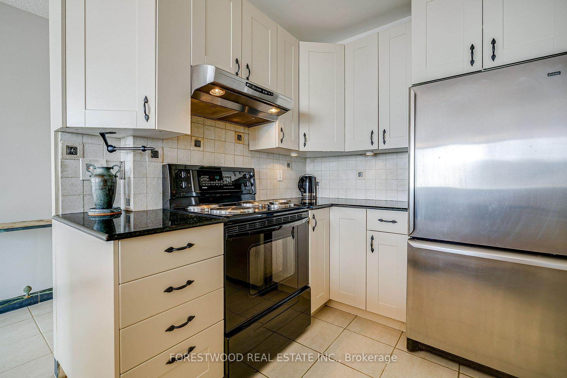Photo 11 of Unit UPH4, 25 Fairview Road, Mississauga, Fairview — HOMEH