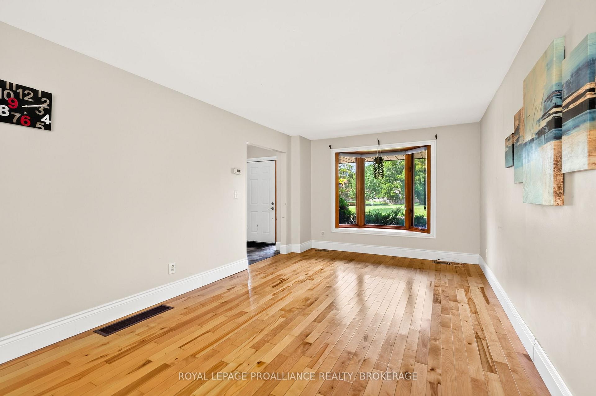 Photo 4 of 812 Lancaster Drive, Kingston, North of Taylor-Kidd Blvd — HOMEH