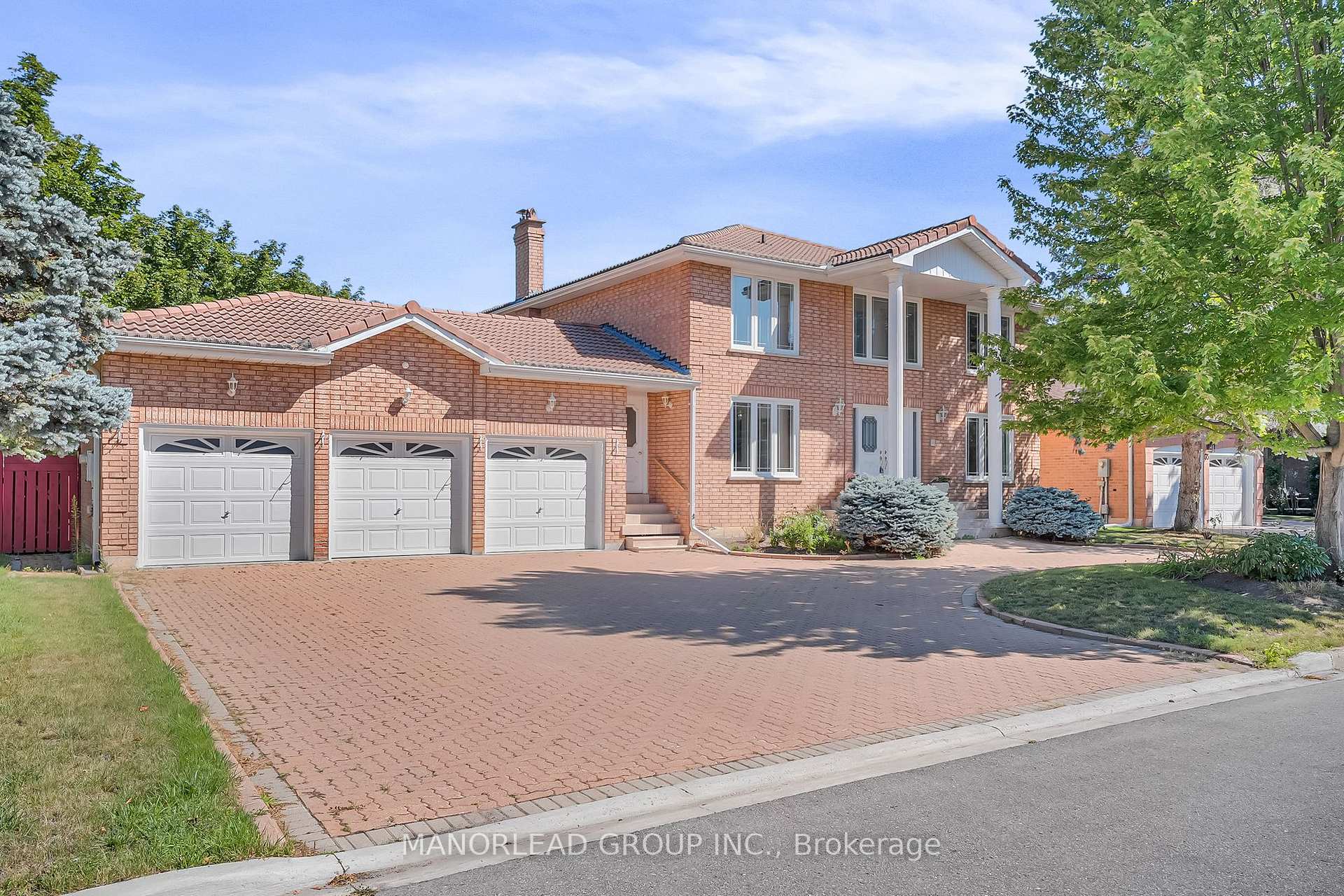 Photo 2 of 45 Aitken Circle, Markham, Unionville — HOMEH